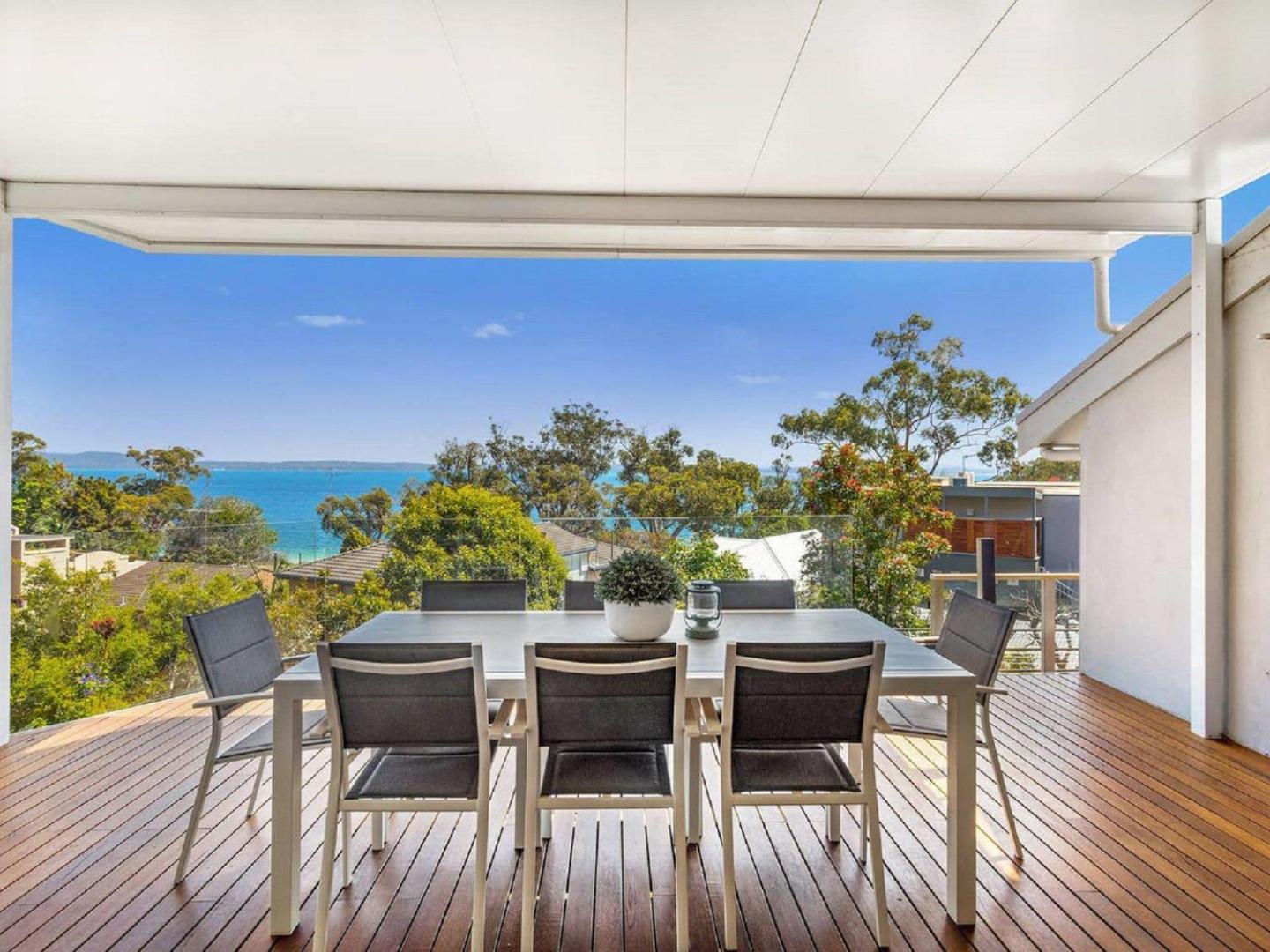 ‘Nunkeri’, 5 Kerrie Close – Stunning House with Fabulous Views, Linen, WIFI & Air Conditioning